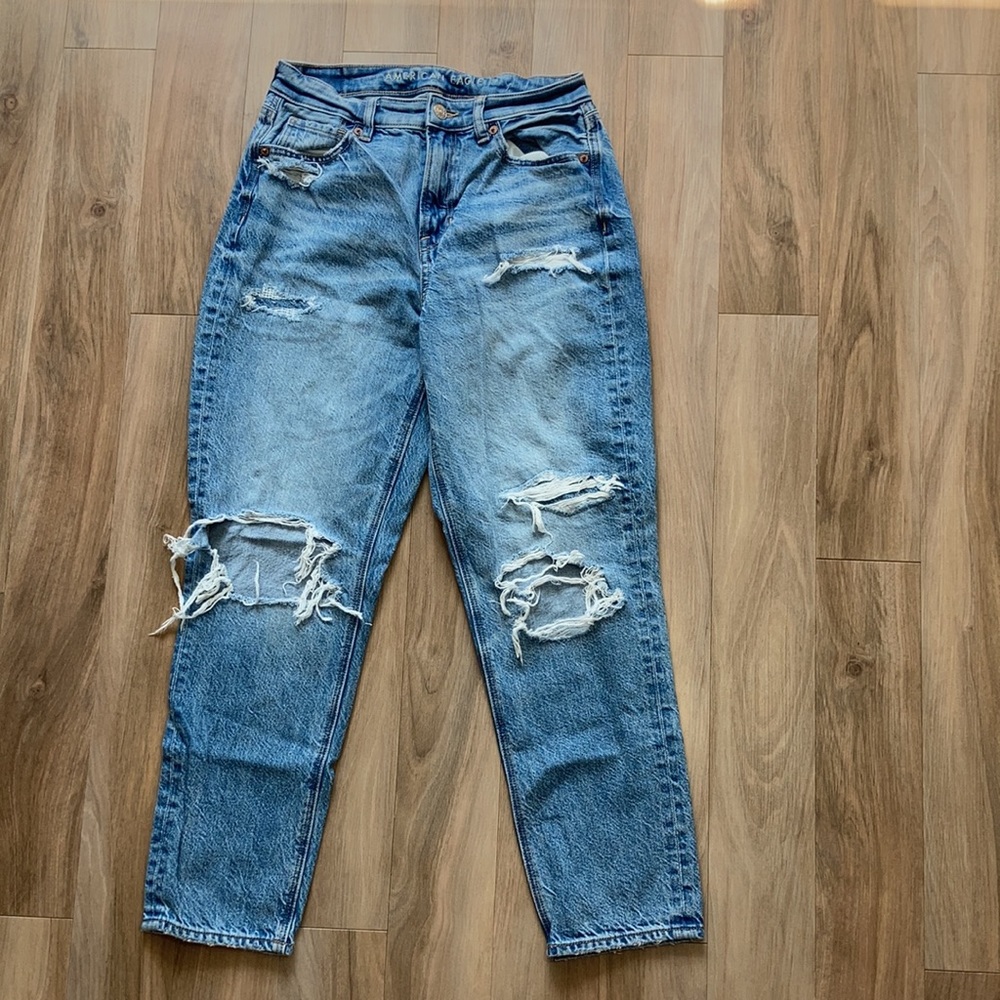American Eagle Distressed Mom jean size 2 short - Picture 5 of 16